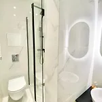 Moderne Climatise Monaco Vue