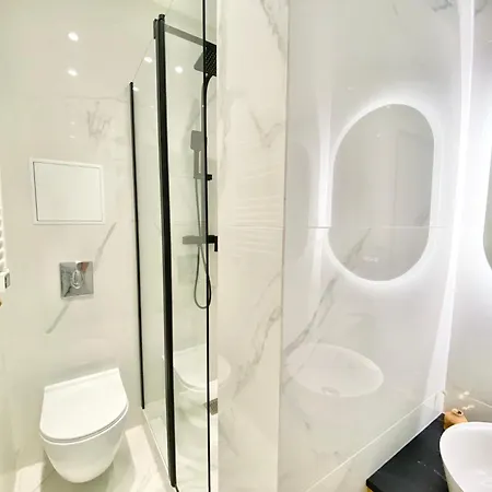 Moderne Climatise Monaco Vue