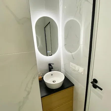 Moderne Climatise Monaco Vue